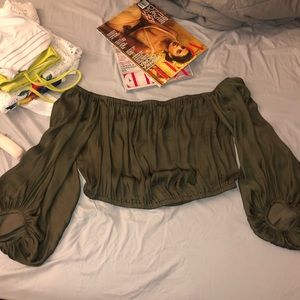 Off the shoulder top ✨